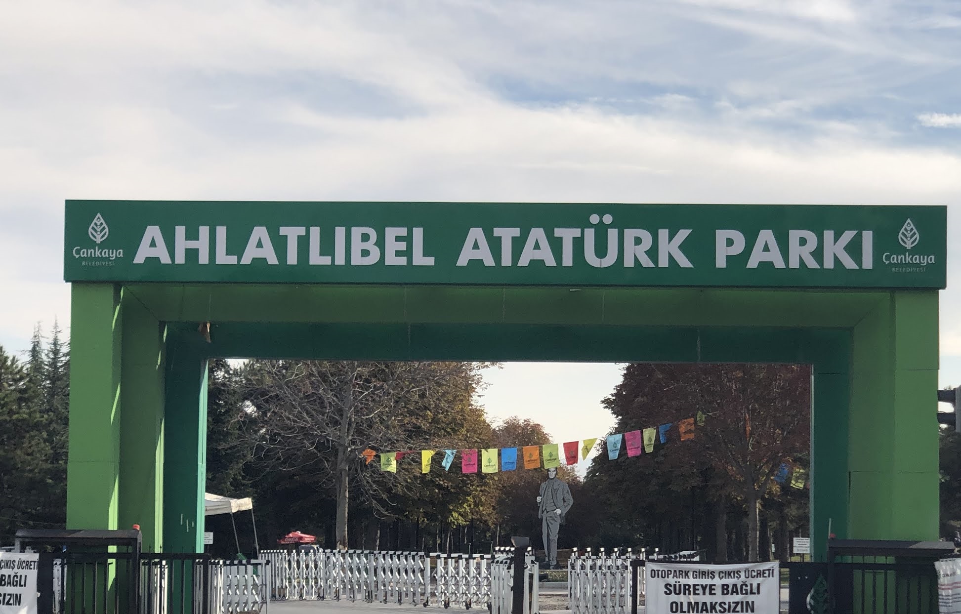 Ahlatlıbel Atatürk Parkı - Açık Otoparkı